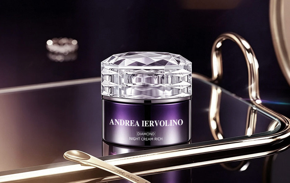 Diamond-cut acrylic cap detail of ANDREA IERVOLINO | ANDREA IERVOLINO 钻石切割亚克力瓶盖细节