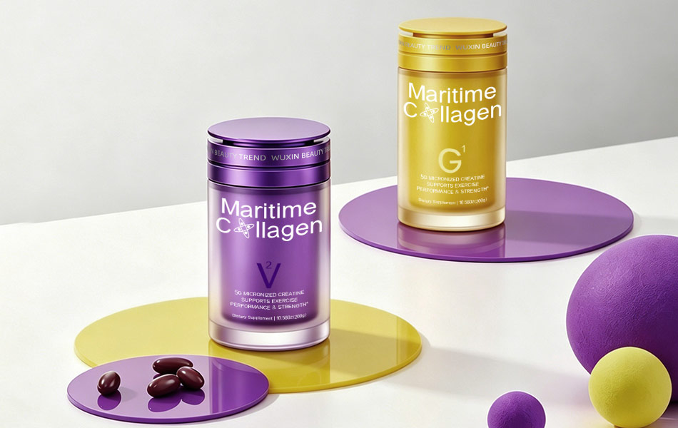 宏洛图Maritime Collagen V²、G¹双款胶原蛋白静物包装创意设计,紫金撞色罐体搭配同色系几何圆盘、软装球体,哑光胶囊道具点缀画面,用色彩分区区分抗衰活力两条产品线,提升商业静物大片高级感